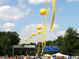 still-leben gelbe ballons